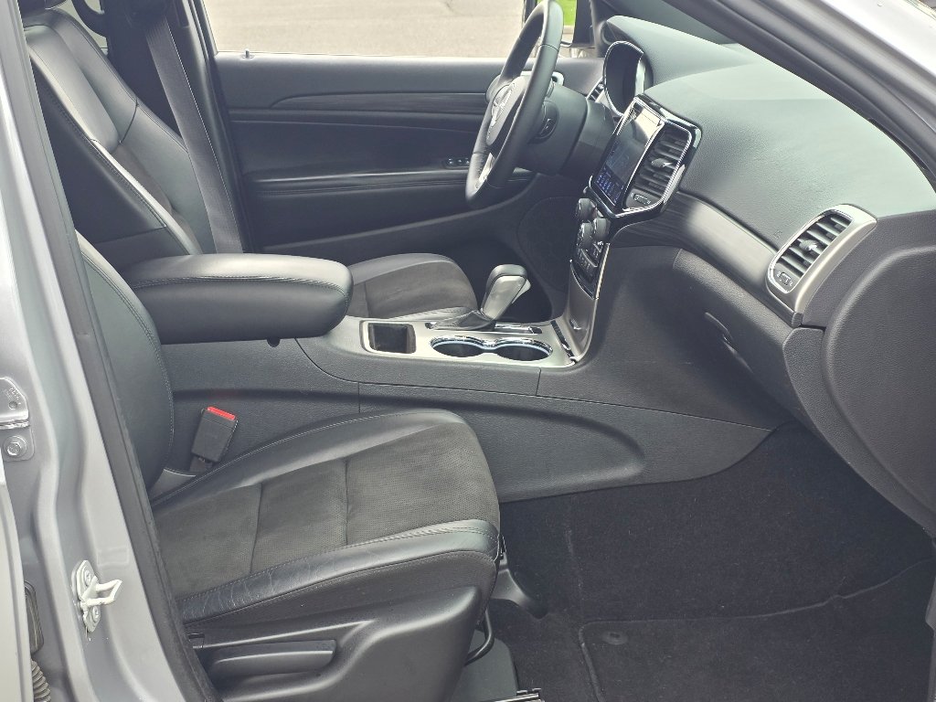 Used 2019 Billet Silver Metallic Clear Coat Jeep Altitude image 22