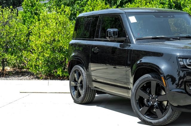 New 2026 Santorini Black Metallic Land Rover V8 image 8