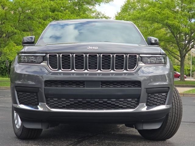 New 2026 Baltic Gray Metallic Clear-Coat Exterior Paint Jeep Laredo image 3