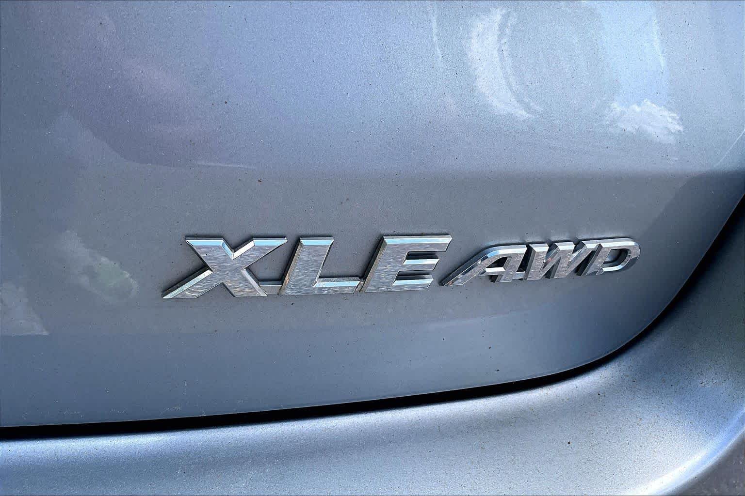 Used 2015 Silver Sky Metallic Toyota XLE image 10