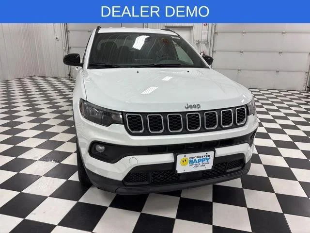 New 2026 Bright White Clear-Coat Exterior Paint Jeep Latitude image 2