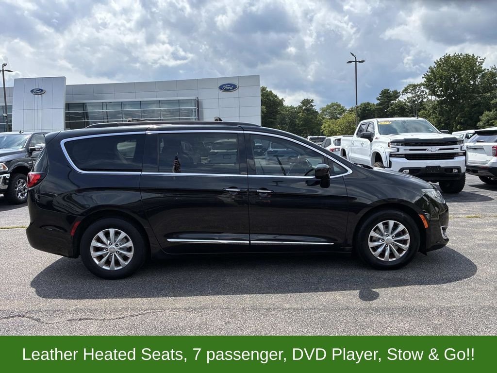 Used 2017 Black Chrysler Touring L image 8