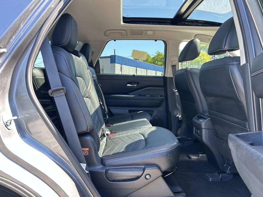 Used 2023 Gray Nissan Platinum image 18