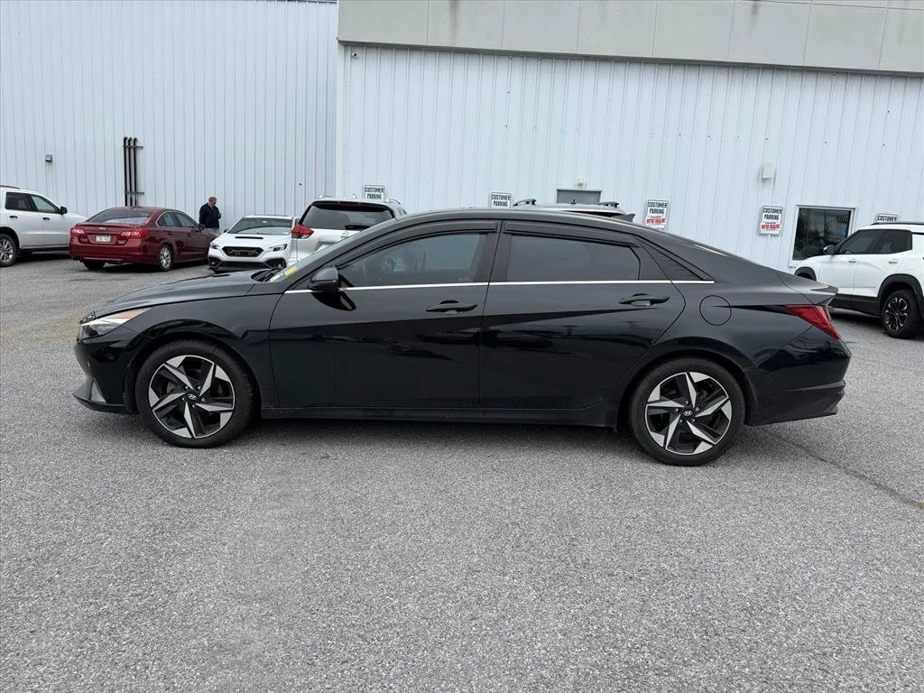 Used 2023 Black Hyundai Limited image 4