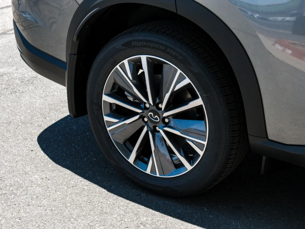 New 2027 GRAPHITE SHADOW INFINITI Luxe AWD image 4