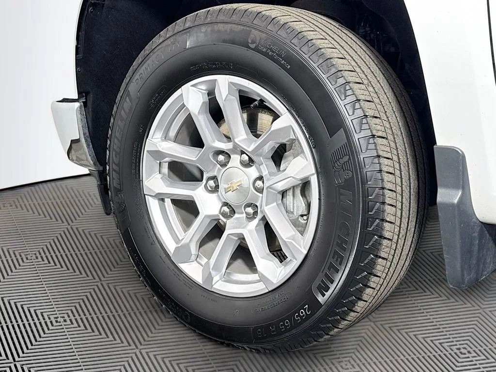 Used 2024 Summit White Chevrolet LT image 23
