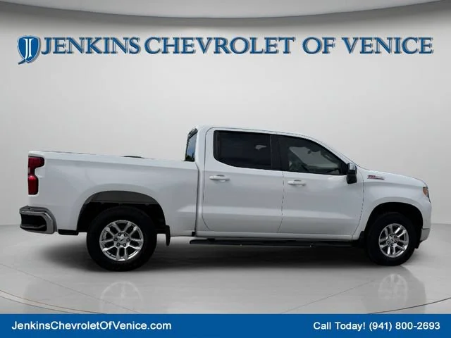 Used 2022 SUMMIT WHITE Chevrolet LT image 4