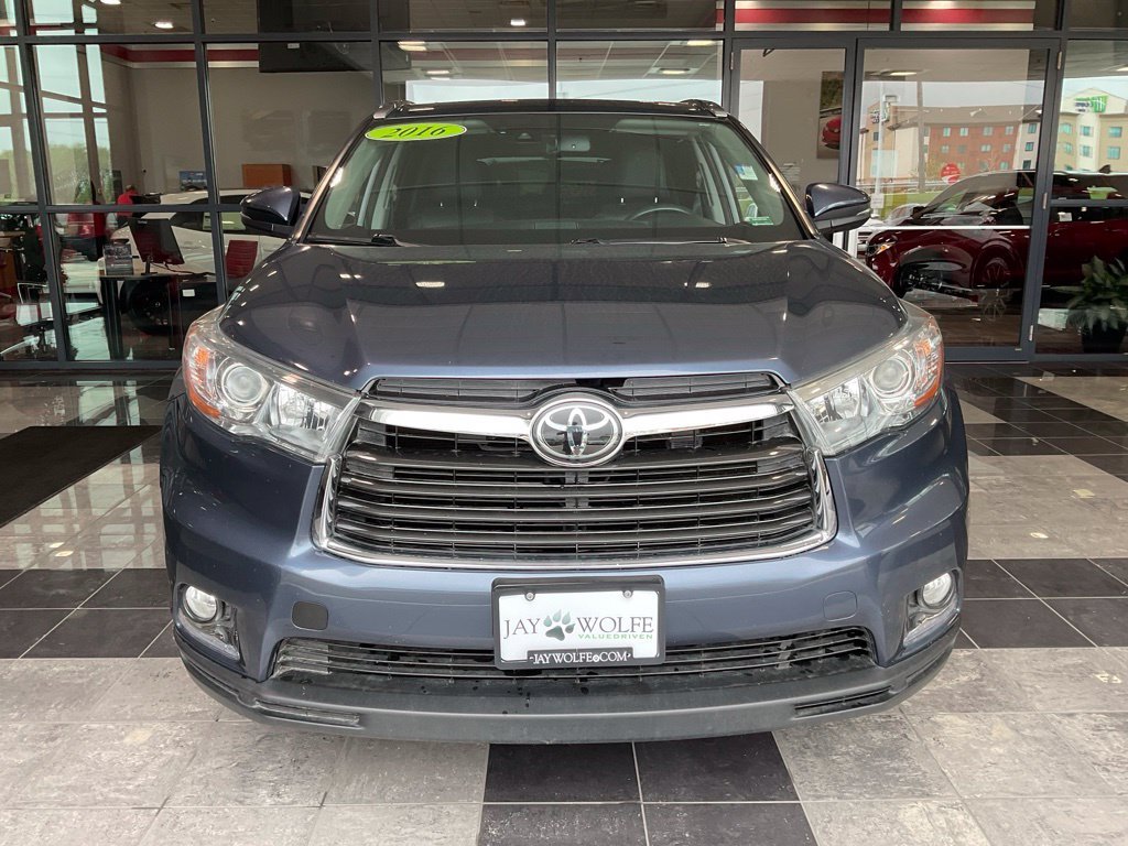 Used 2016 Toyota Highlander Limited with VIN 5TDDKRFH0GS237530 for sale in Kansas City