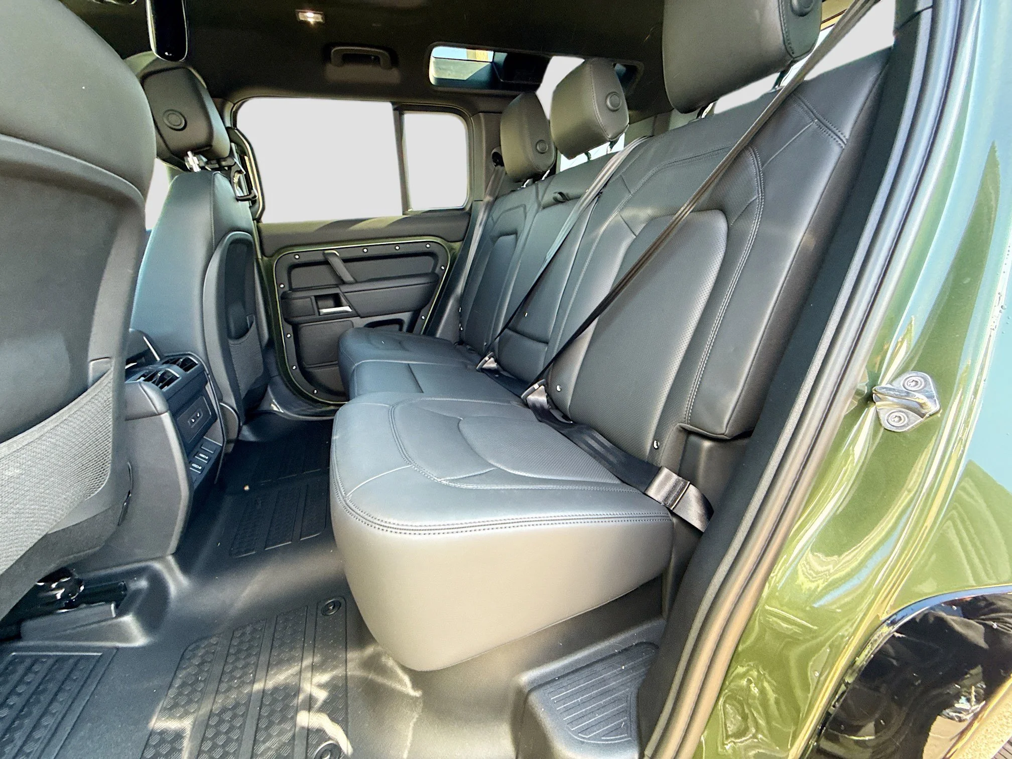 New 2026 Woolstone Green Metallic Land Rover X-Dynamic SE image 20