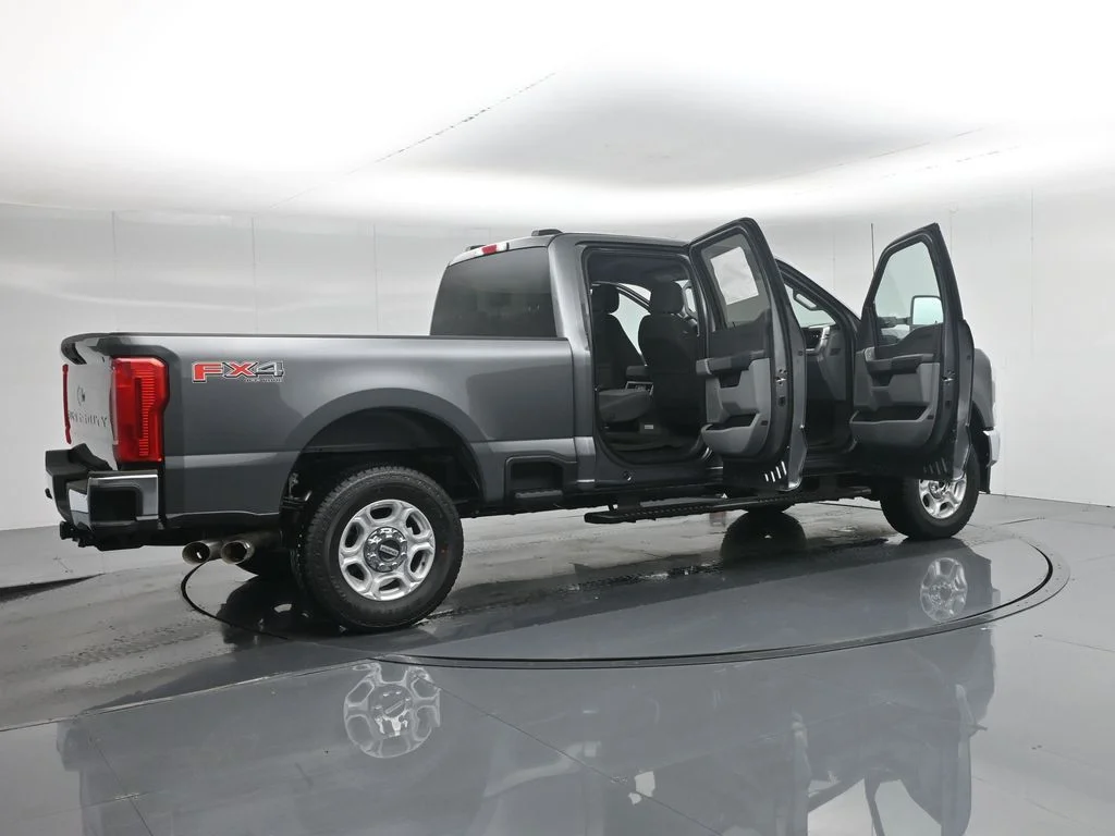 New 2026 Carbonized Gray Metallic Ford XLT image 5