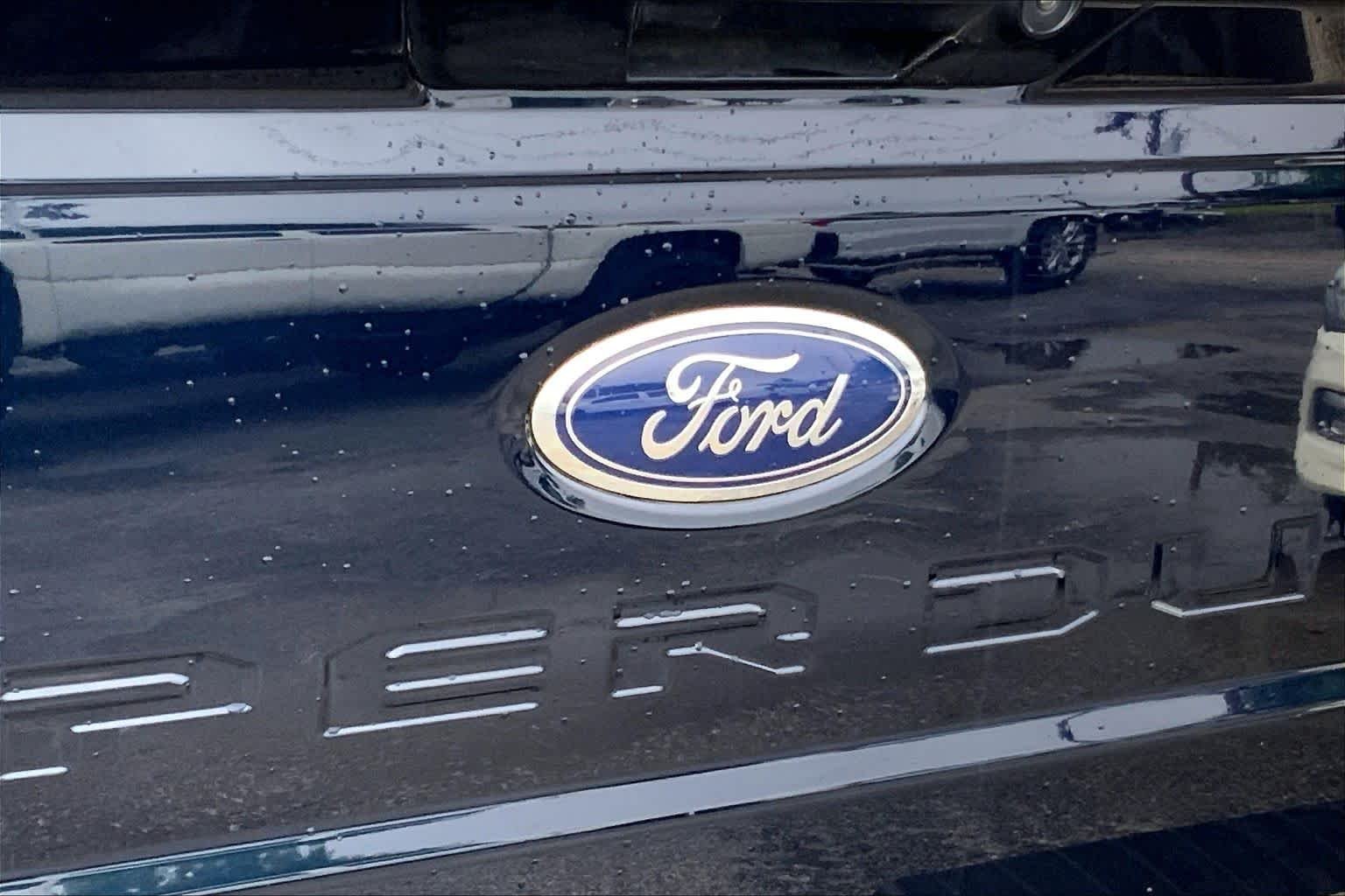 Used 2023 Antimatter Blue Metallic Ford LARIAT image 24
