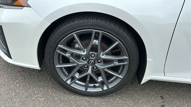 Used 2023 White Nissan 2.0 SR image 8