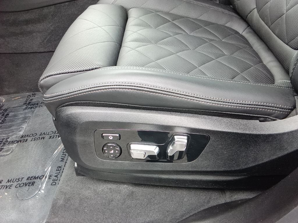 Used 2026 Skyscraper Grey Metallic BMW xDrive40i image 12