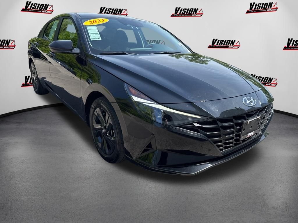 Used 2023 Black Hyundai SEL image 3