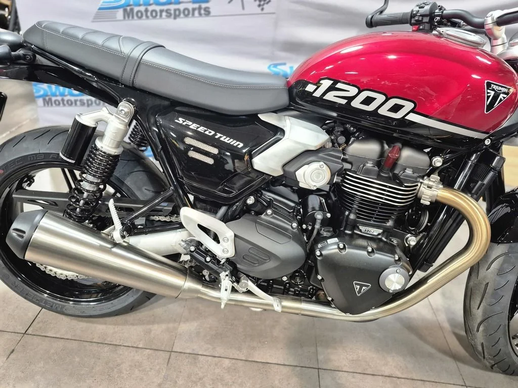 New 2026 RED/BLACK Triumph Base image 9