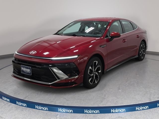 Used 2024 Red Hyundai SEL image 1