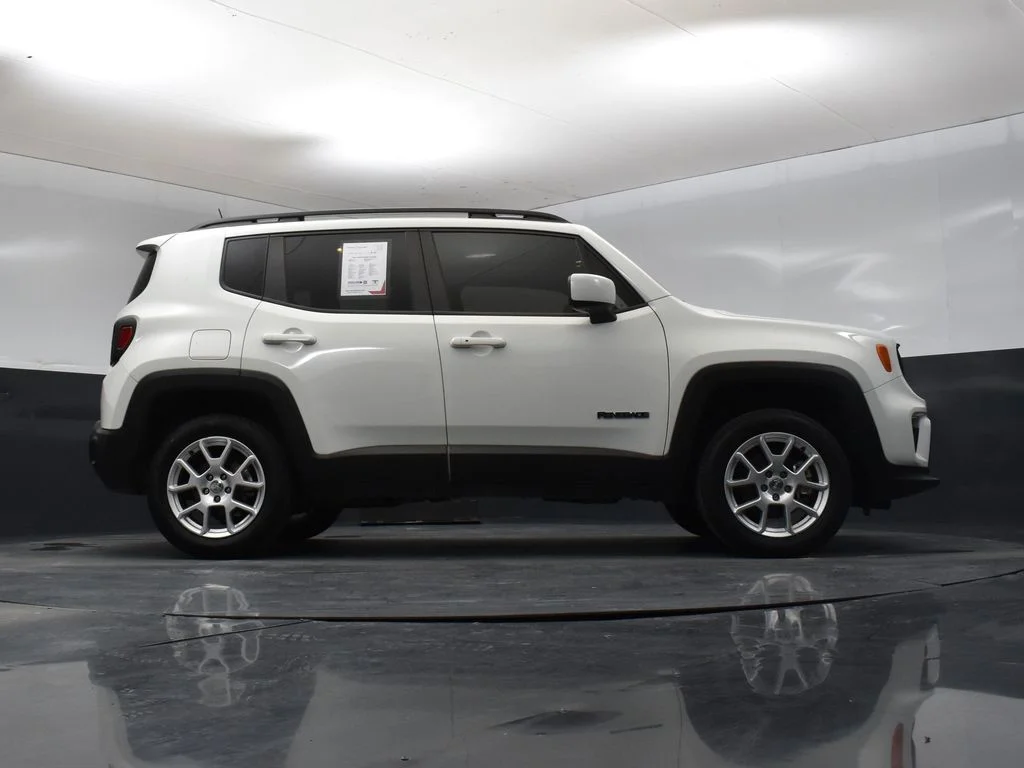 Certified Used 2021 White Jeep Latitude image 33