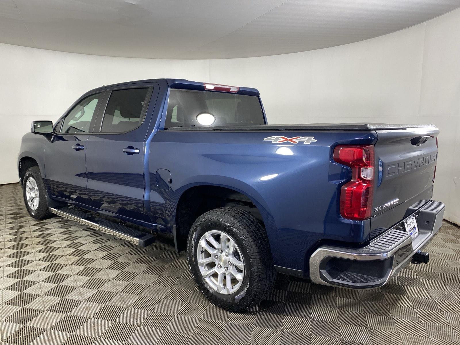 Used 2022 Northsky Blue Metallic Chevrolet LT image 5