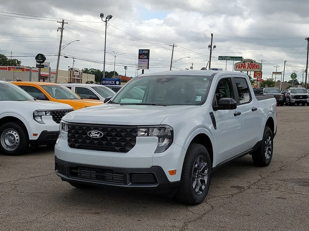New 2026 Space White Metallic Ford XLT image 2