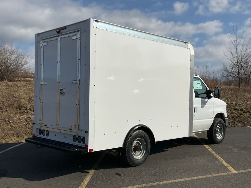 New 2026 Oxford White Ford E-350 SRW image 21