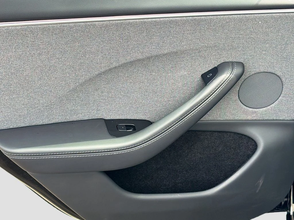 Used 2025 Diamond Black Tesla Long Range image 27