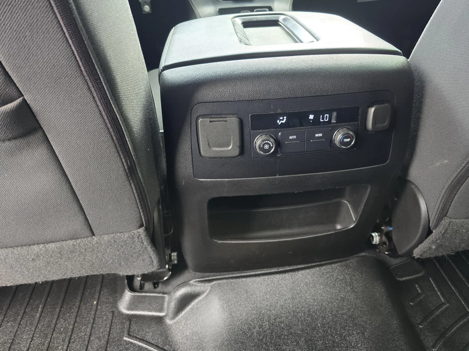 Used 2019 SUMMIT WHITE Chevrolet LS image 12