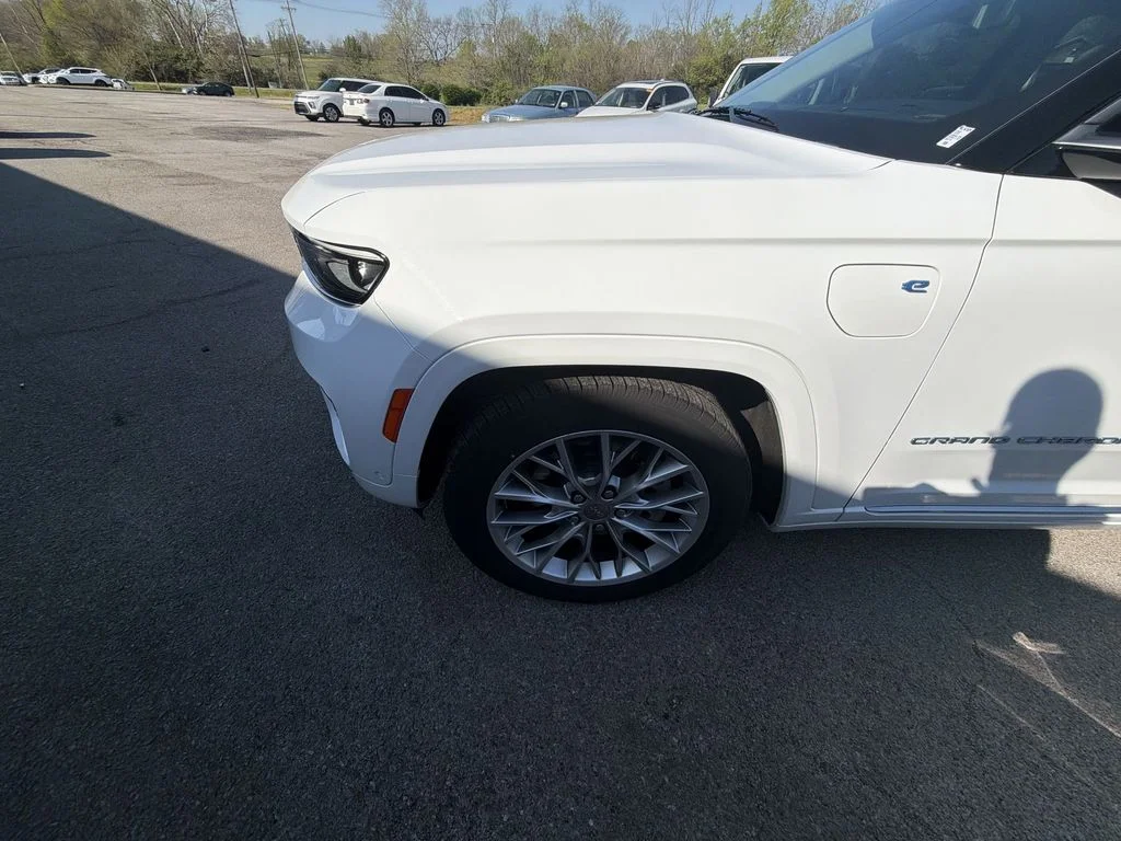 Used 2022 White Jeep Summit 4xe image 10