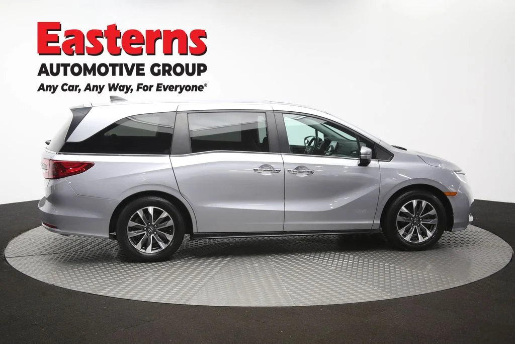 Used 2023 Silver Honda EX-L image 46