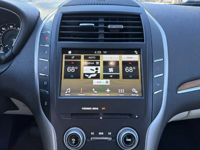 Used 2016 White Lincoln Reserve image 20
