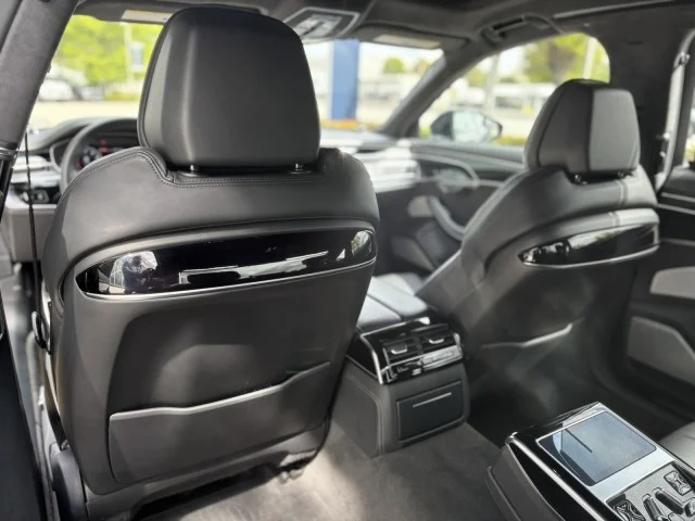 Used 2022 Mythos Black Metallic Audi BLACK OPTIC PLUS & EXECUTIVE PACKAGE !! BANG & OLUFSEN ADVANCED !!! OVER $ 146K MSRP !!! image 40