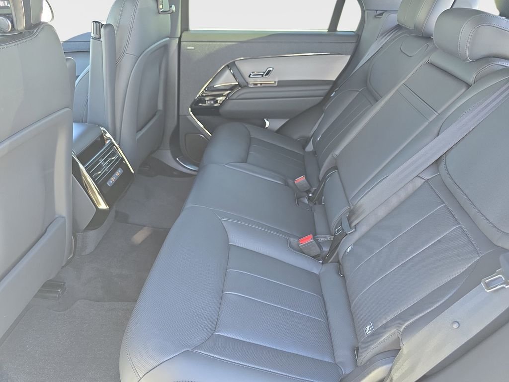 New 2026 Fuji White Land Rover Dynamic SE image 15