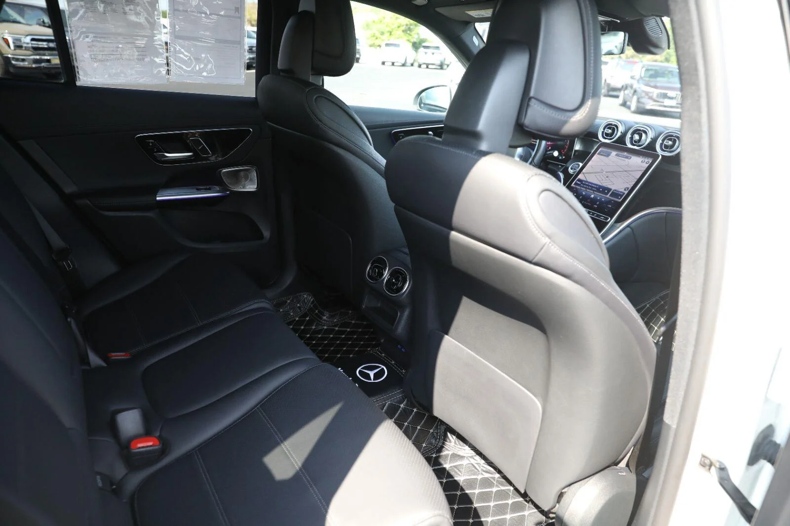 Used 2023 Polar White Mercedes-Benz GLC 300 image 35