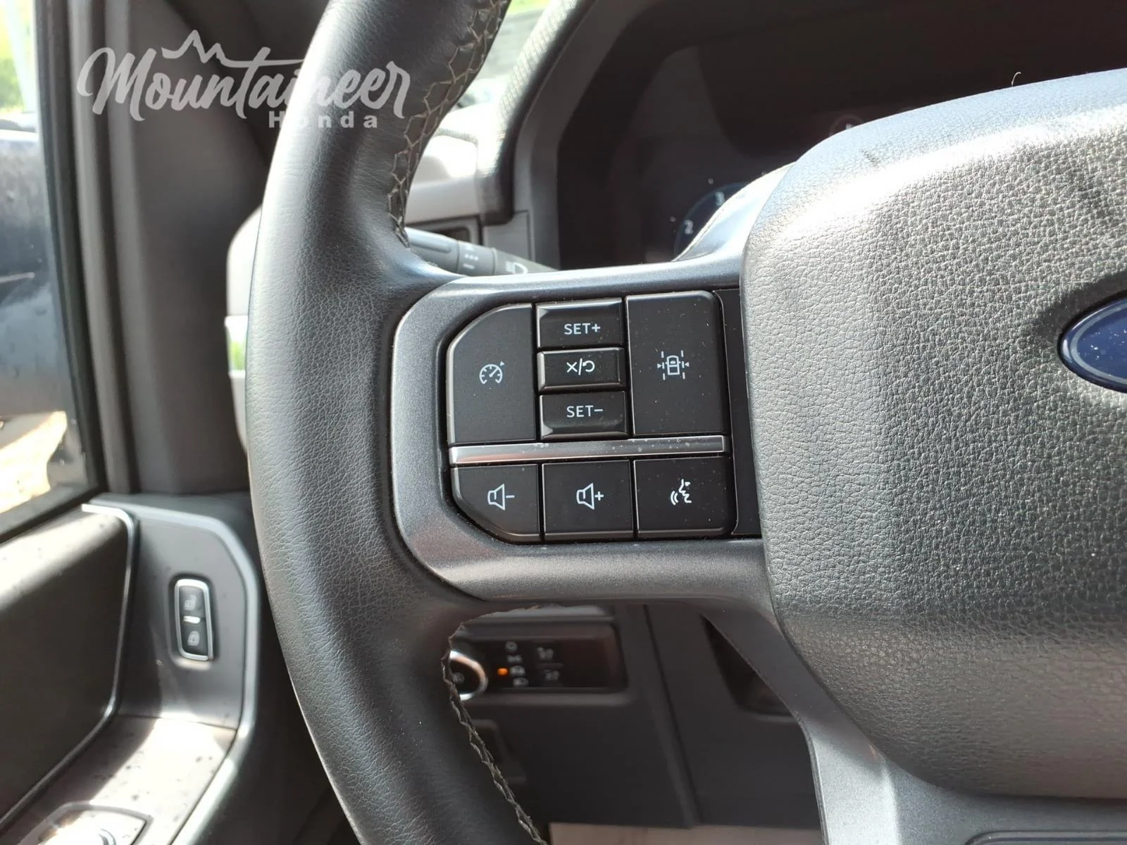 Used 2024 Oxford White Ford XLT image 44