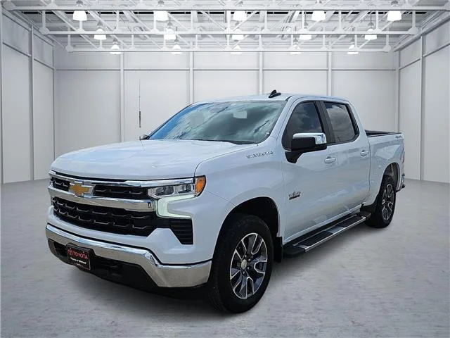 Used 2025 Summit White Chevrolet LT w/1LT 4x4 Crew Cab 5.75 ft. box 147.4 in. WB image 1