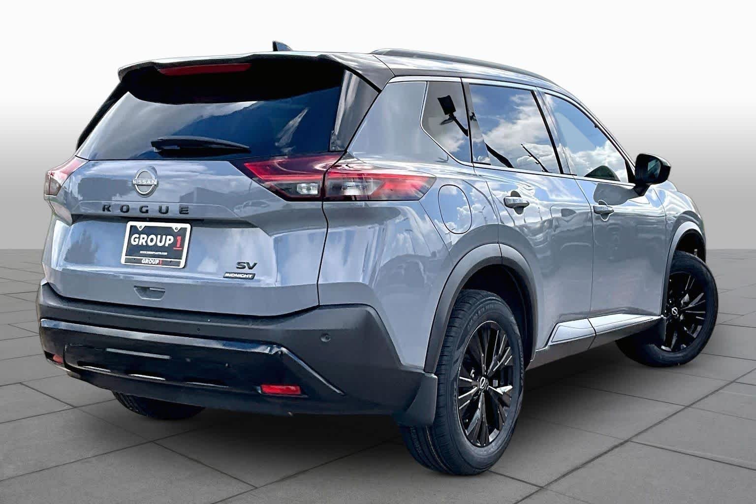 Used 2023 Boulder Gray Pearl/Super Black Nissan SV image 13