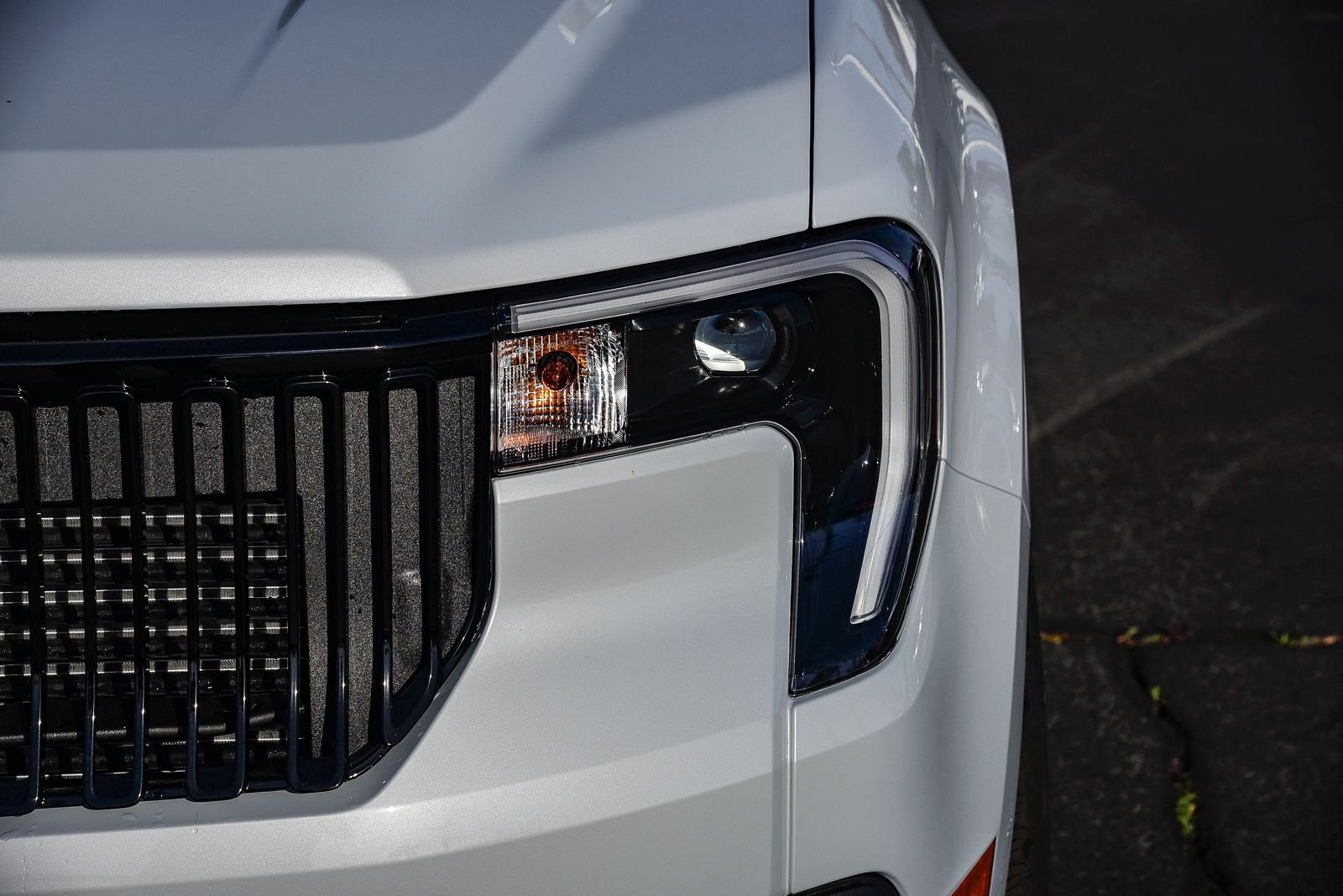 New 2026 Space White Metallic Ford Lobo™ image 10