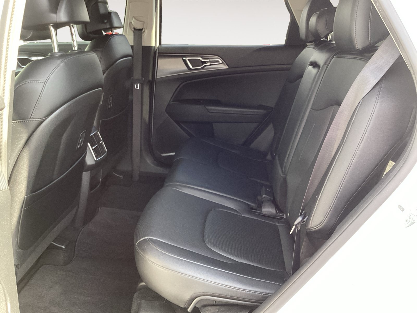 Used 2023 White Kia SX image 29