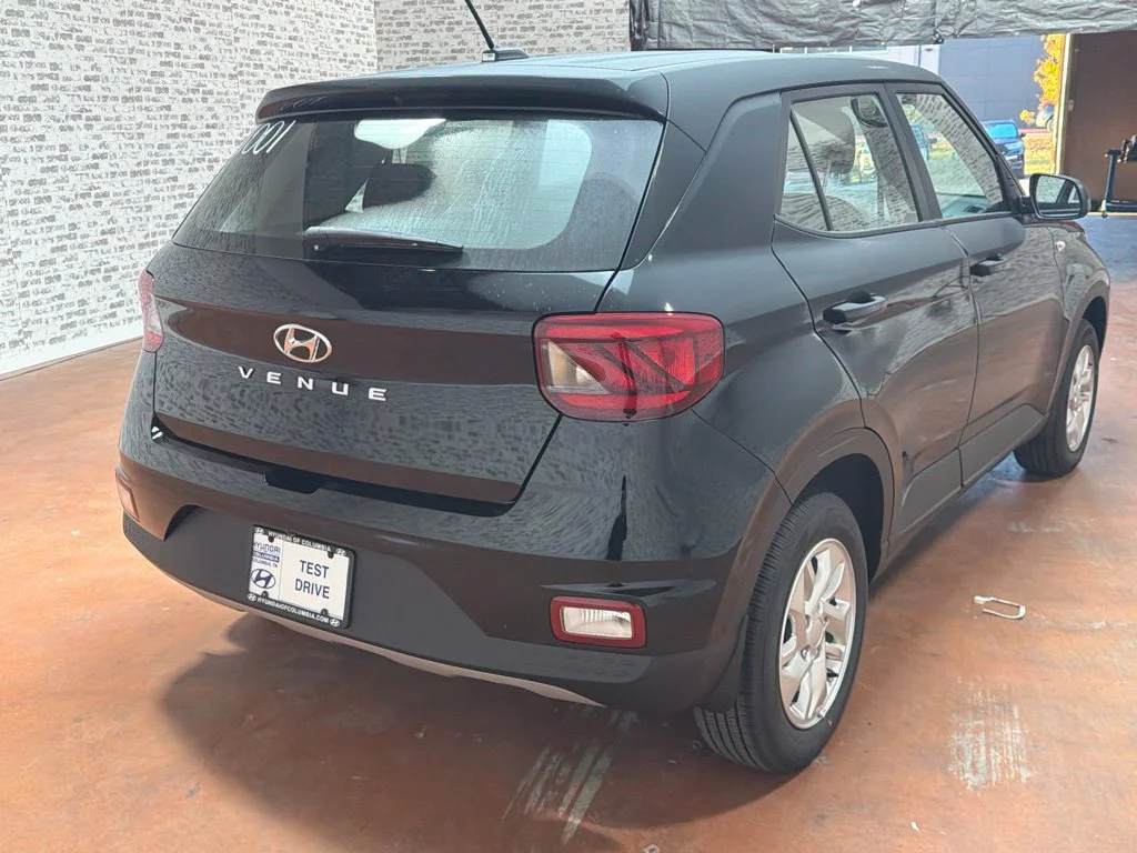 New 2026 Onyx Black Hyundai SE image 7