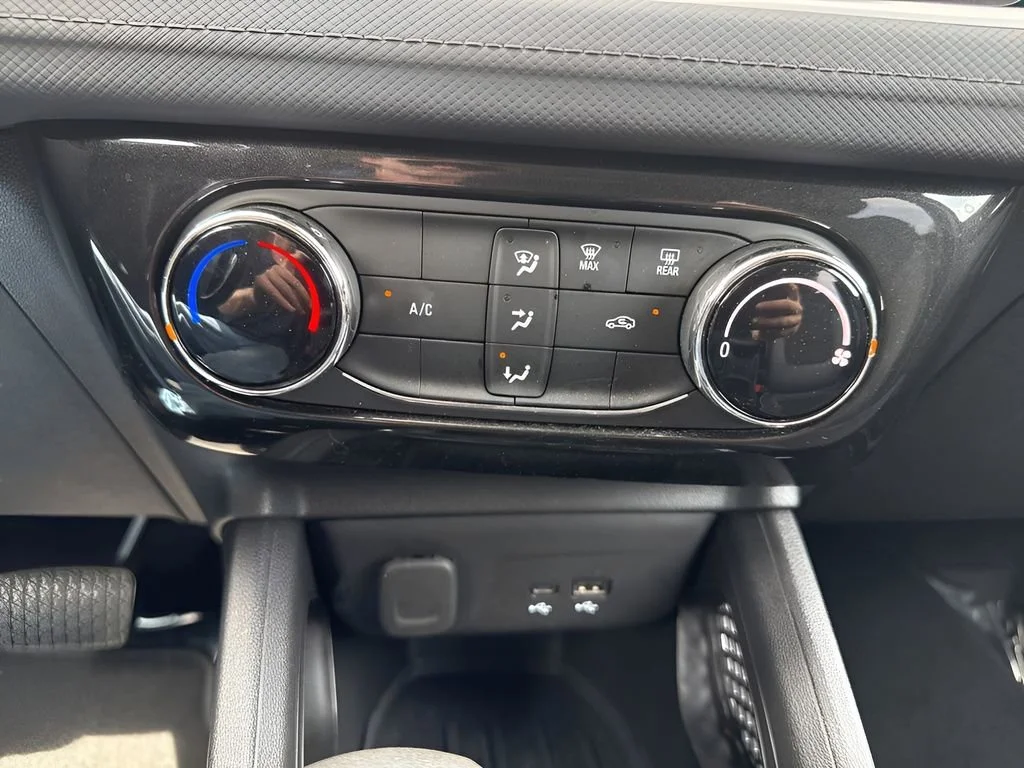 Used 2025 Summit White Chevrolet LT image 20
