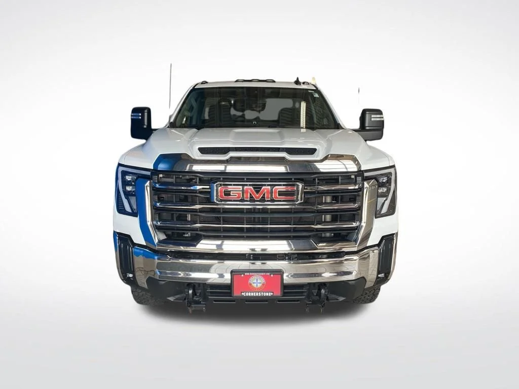 Used 2024 White GMC SLE image 9