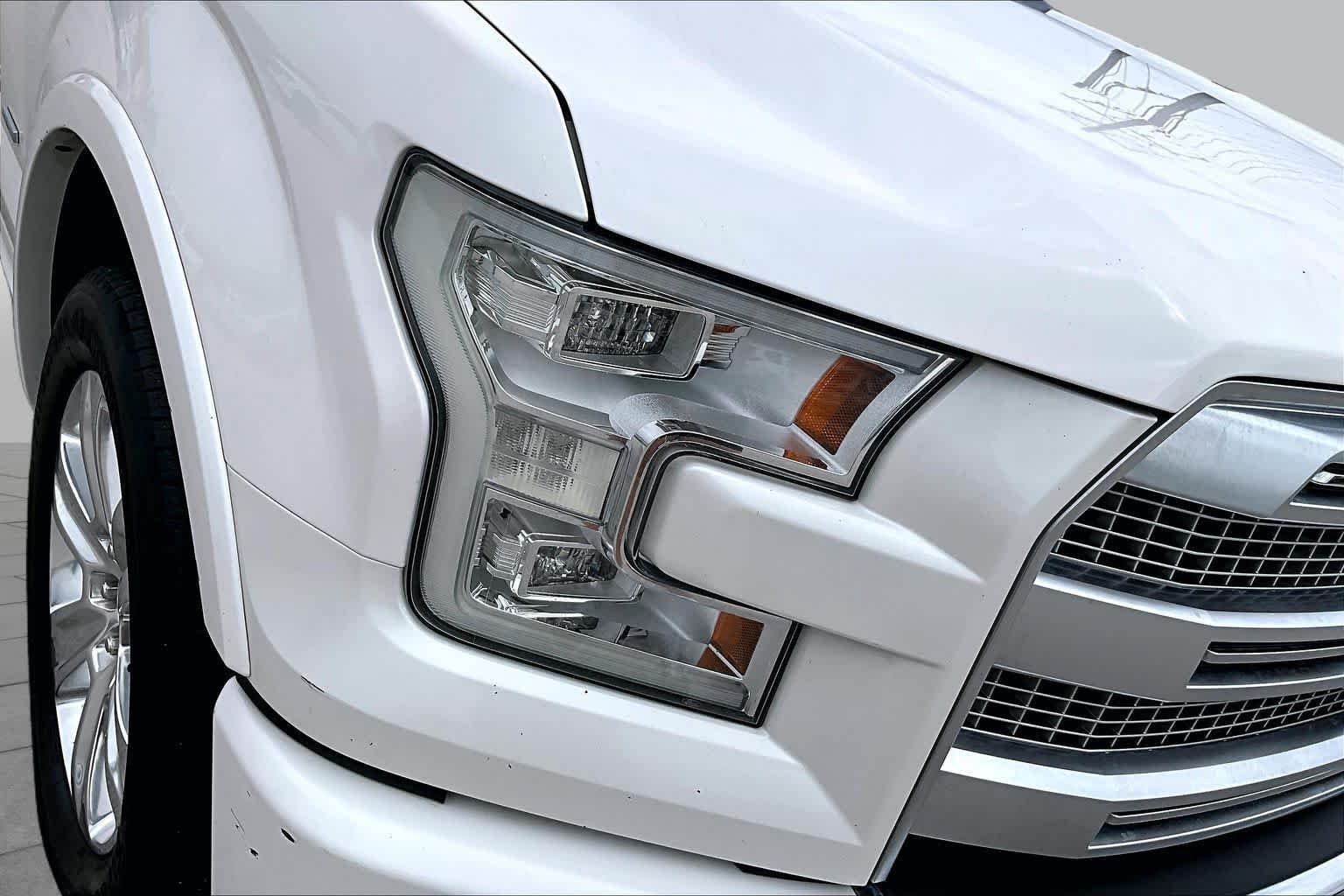 Used 2015 White Platinum Metallic Tri-Coat Ford Platinum image 28