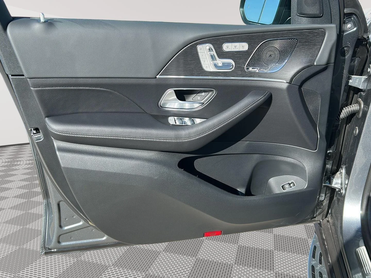 New 2026 Selenite Grey Metallic Mercedes-Benz GLS 580 image 12