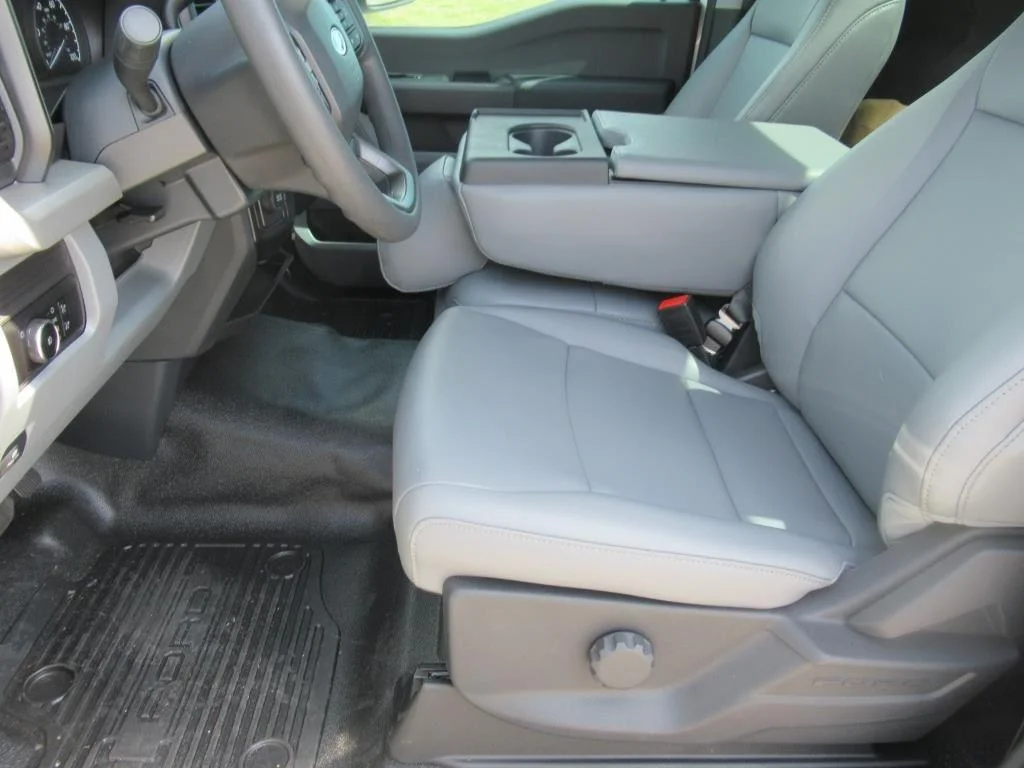 2024 Ford F-350 Super Duty Chassis Cab XL - Photo 14