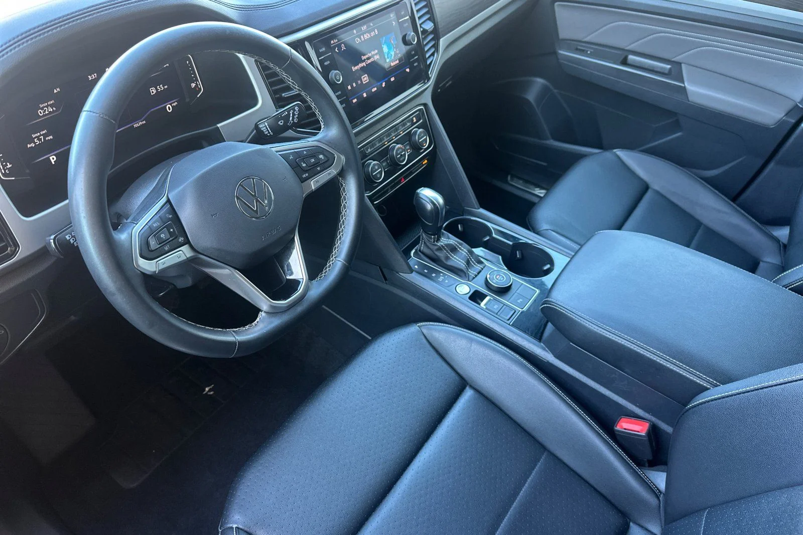 Used 2022  Volkswagen 3.6L V6 SE w/Technology image 9