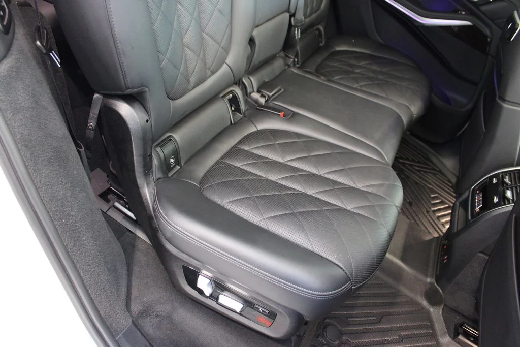 Used 2023 White BMW xDrive40i image 25