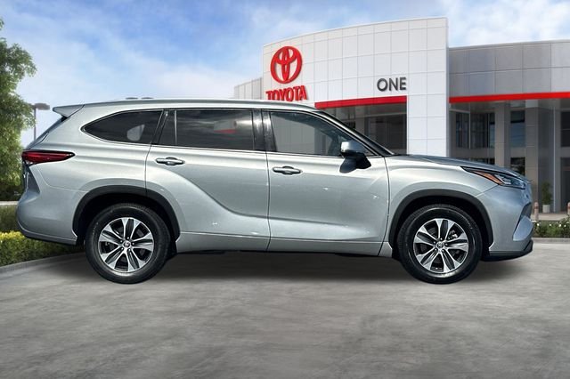 Certified Used 2020 Silver Toyota XLE image 3