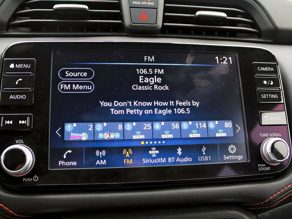 2025 Nissan Versa Sedan SR - Photo 19