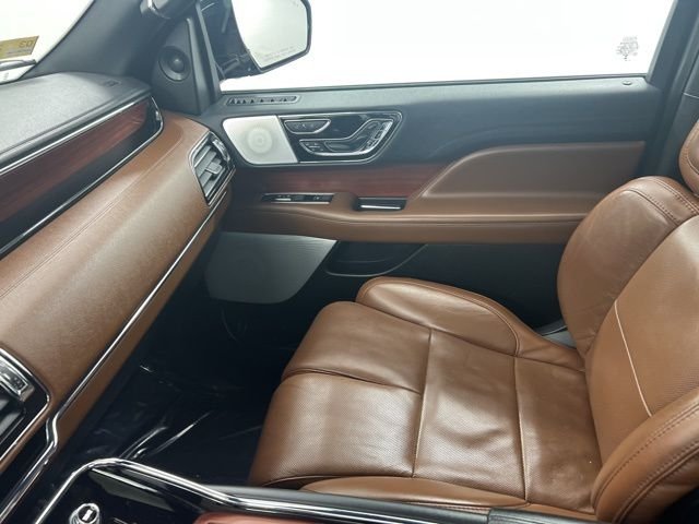 Used 2023 Black Lincoln L Reserve image 19