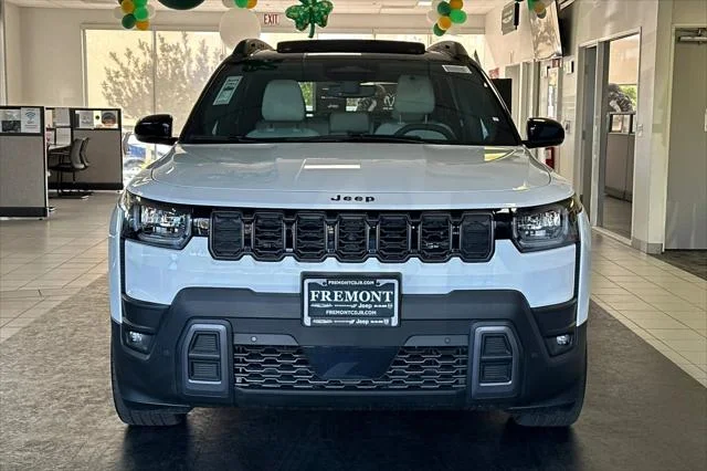 New 2026 Bright White Clear-Coat Exterior Paint Jeep Overland image 8
