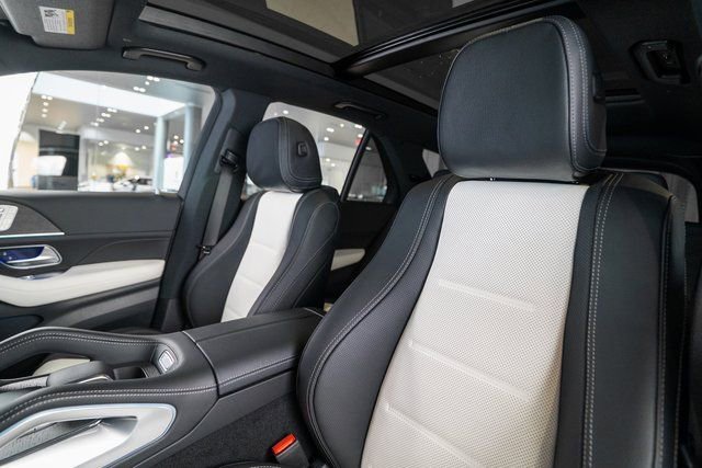 New 2026 MANUFAKTUR Moonlight White Metallic Mercedes-Benz GLE 350 image 38